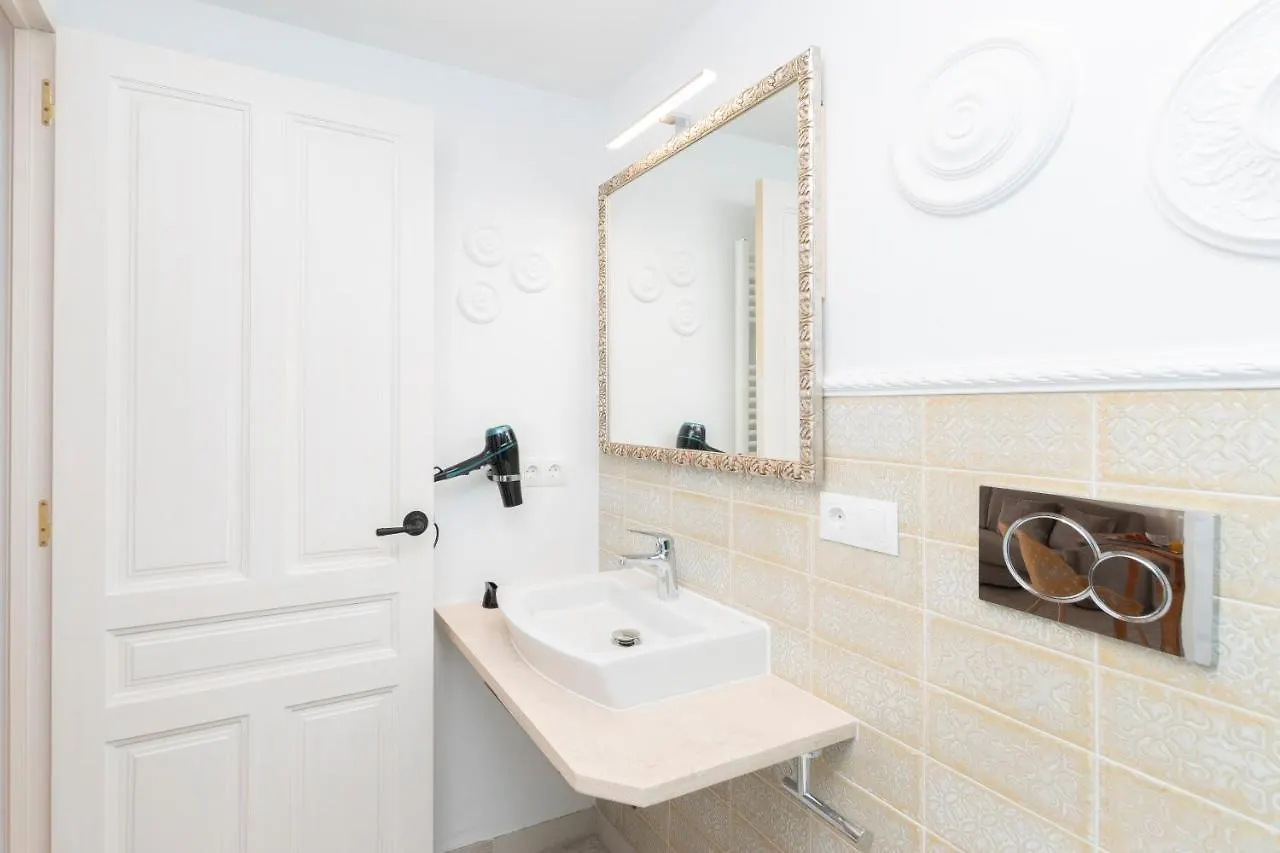 Casa Azul - Boutique Apartments By Casa Del Patio (Adults Only) 埃斯特波纳 0*,  西班牙